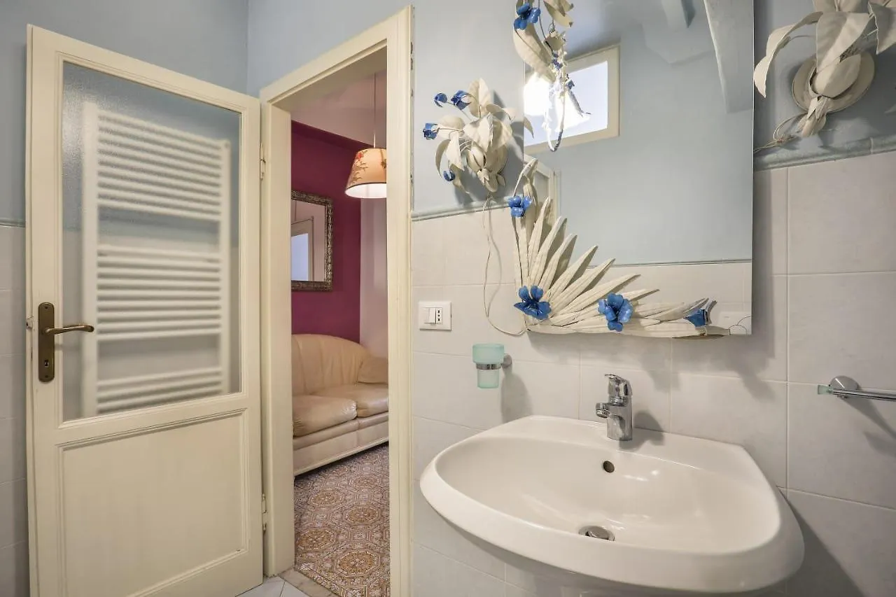 לוקה Rooms Corte Delle Uova Centro Storico Piazza San Michele