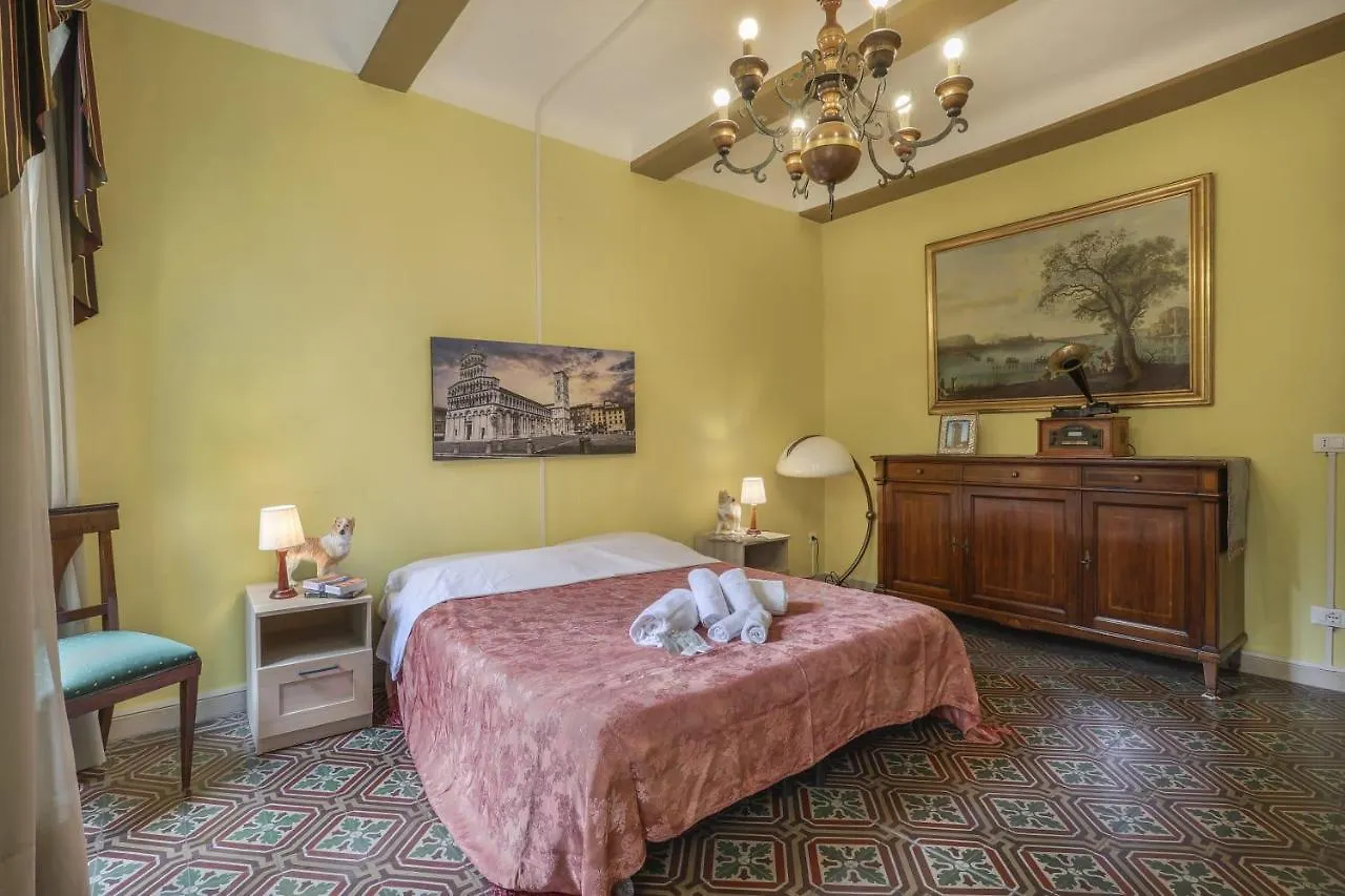 בית הארחה לוקה Rooms Corte Delle Uova Centro Storico Piazza San Michele איטליה
