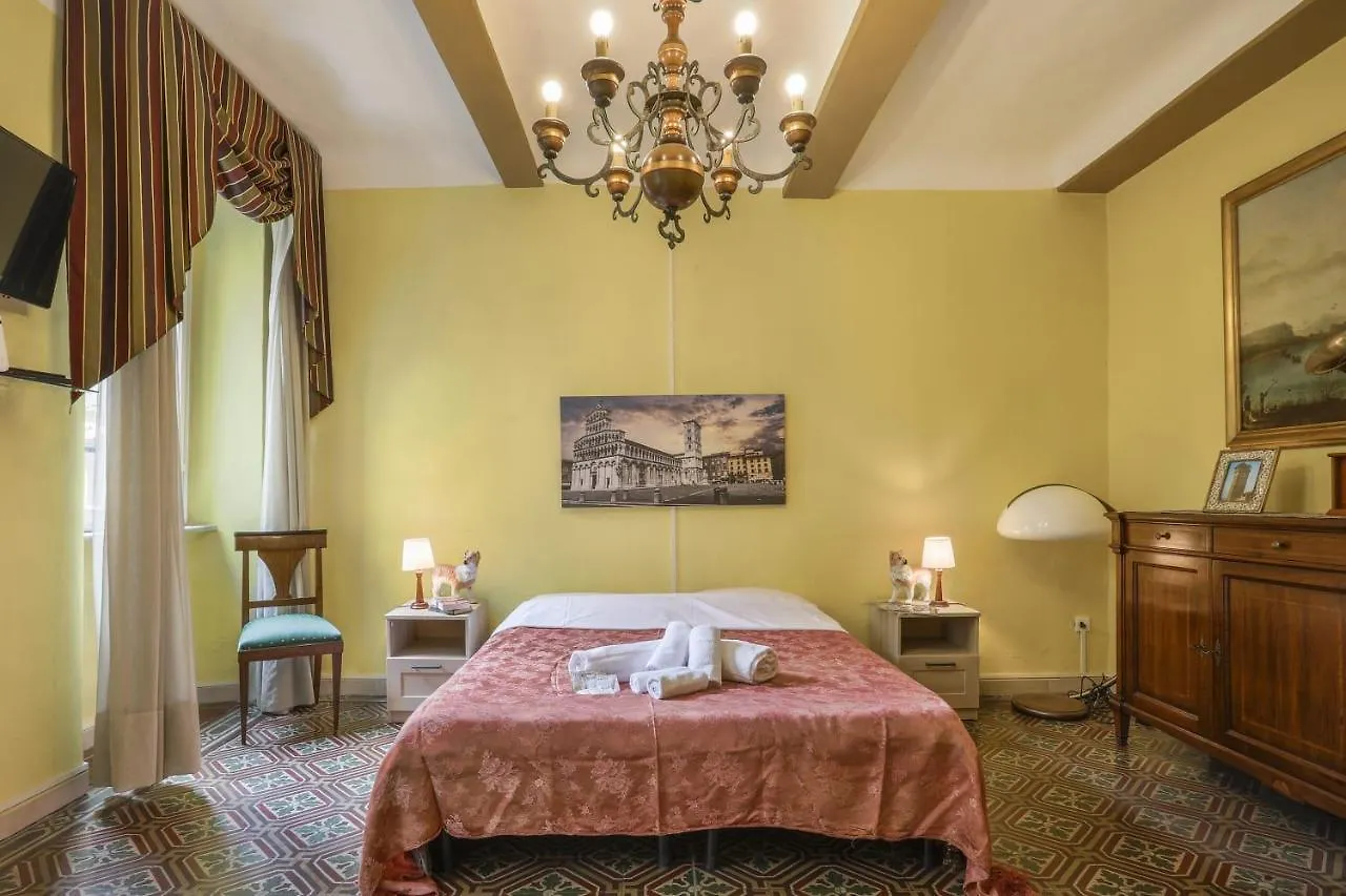 לוקה Rooms Corte Delle Uova Centro Storico Piazza San Michele